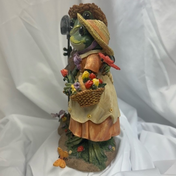 Frog Farmer Couple Resin Figurine Statue 9” - Picture 3 of 9